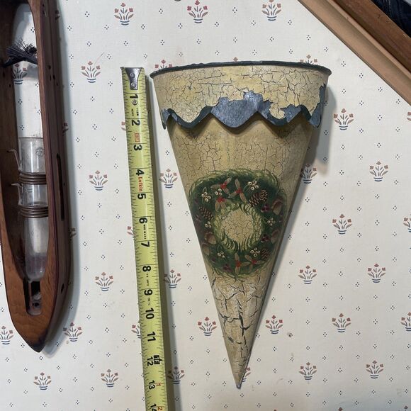 Vintage Metal Wall Pocket Christmas Decor Hand Painted Chippy Shabby - Picture 8 of 11